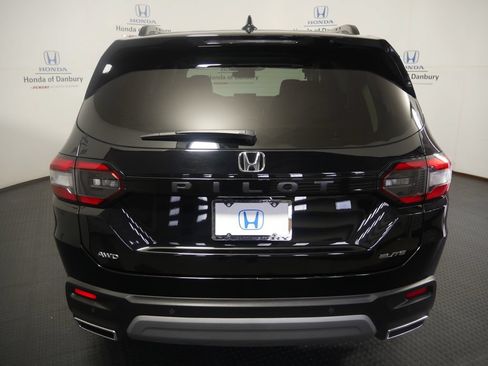 Used 2024 Honda Pilot Elite image 4