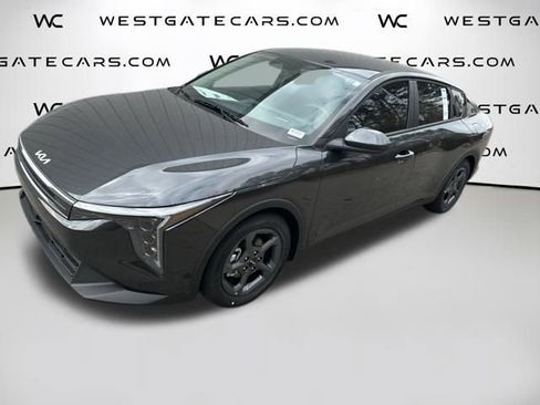 New 2025 Kia K4 LXS image 1