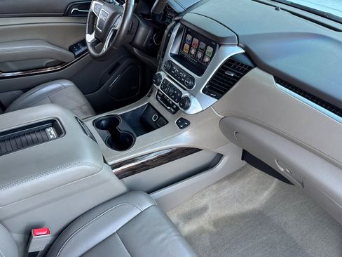 Used 2017 GMC Yukon SLT w/ Premium Edition image 18