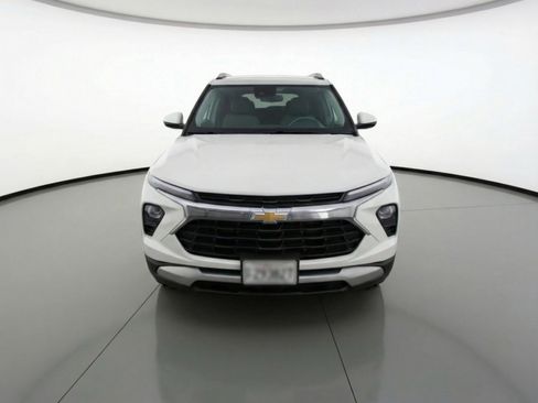 Used 2025 Chevrolet TrailBlazer LT image 2