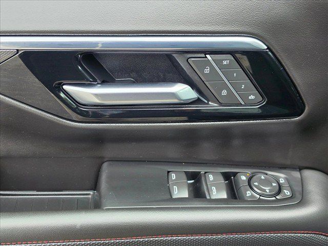 Used 2025 Chevrolet Suburban RST w/ RST Capability Package AWD/4WD image 26