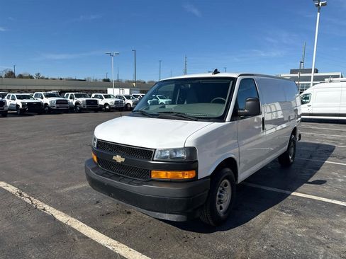 Used 2021 Chevrolet Express 2500 w/ Driver Convenience Package image 4