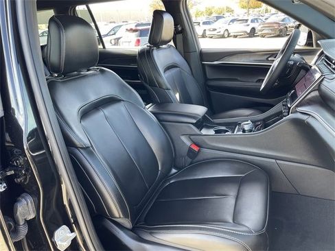 Used 2025 Jeep Grand Cherokee L Limited image 27