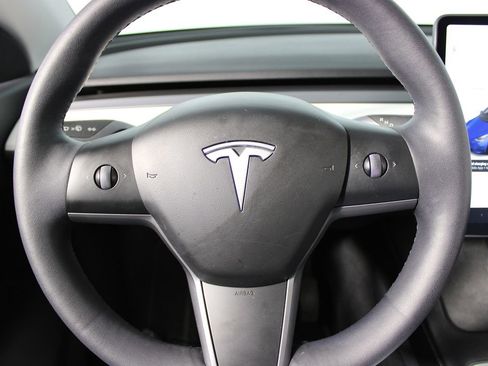 Used 2022 Tesla Model Y Long Range image 11