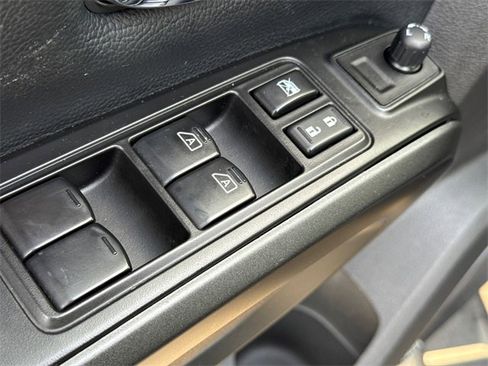 Used 2024 Nissan Titan PRO-4X w/ Pro-4x Convenience Package image 20