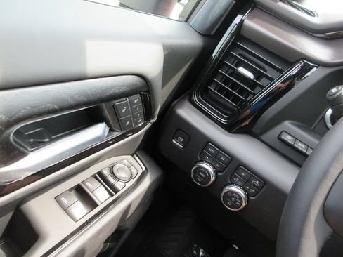 New 2026 GMC Sierra 2500 AT4X w/ AT4X AEV Edition AWD/4WD image 17