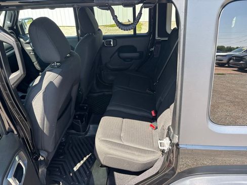 Used 2018 Jeep Wrangler Unlimited Sport S AWD/4WD image 15