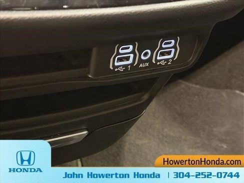 Used 2025 Chrysler Pacifica Select FWD image 26