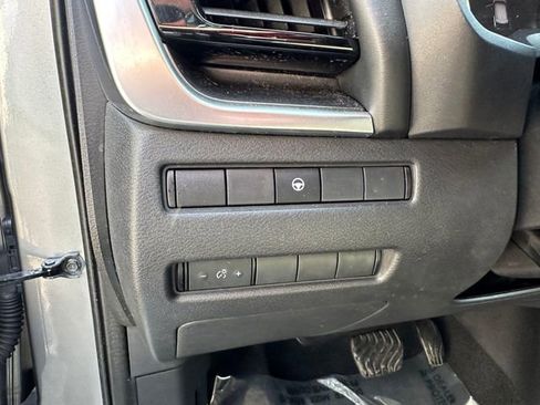 Used 2021 Nissan Rogue SV FWD image 11