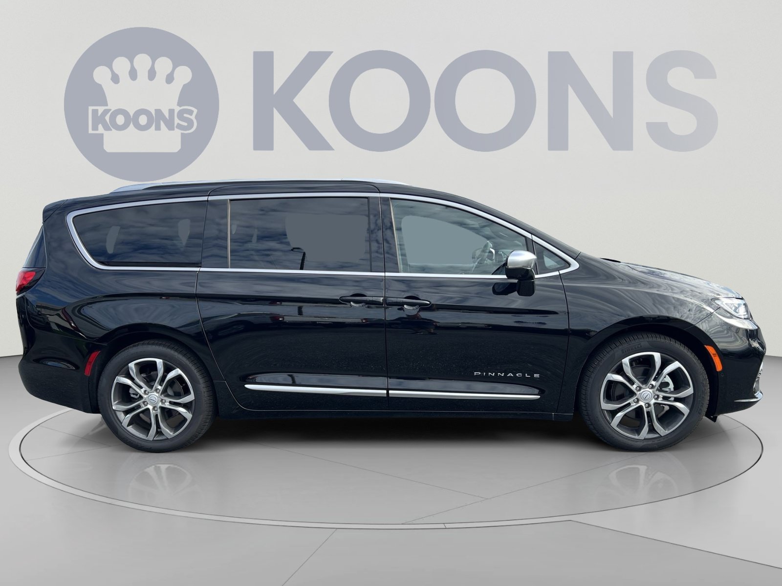 Used 2026 Chrysler Pacifica Pinnacle FWD image 8