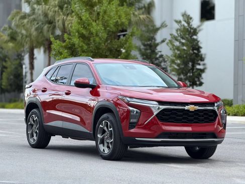 Used 2026 Chevrolet Trax LT FWD image 1