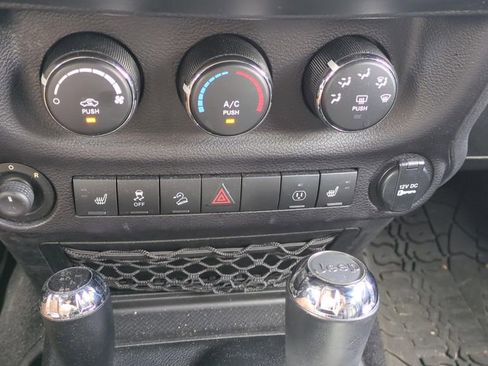 Used 2014 Jeep Wrangler Unlimited Rubicon w/ Connectivity Group image 19