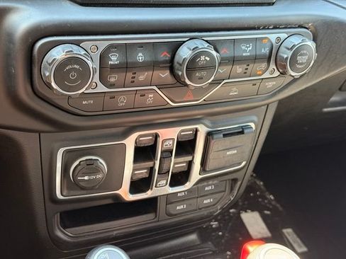 Used 2023 Jeep Gladiator Sport AWD/4WD image 34