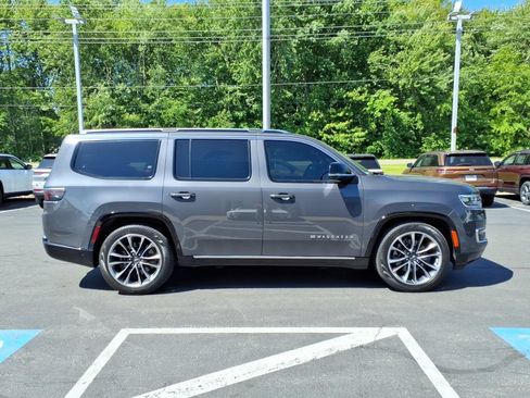 Used 2023 Jeep Wagoneer Series III w/ Premium Group I AWD/4WD image 5