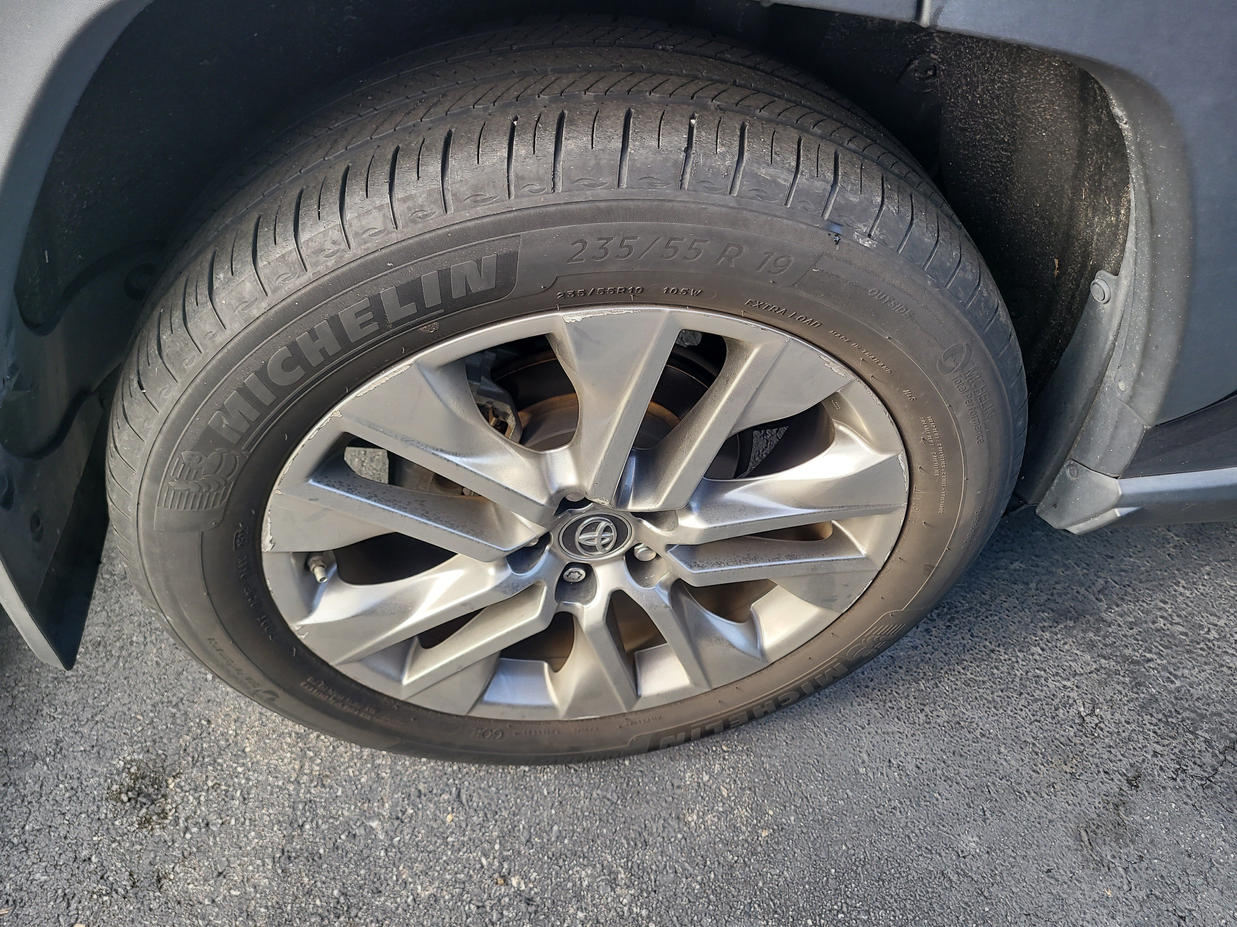 Used 2019 Toyota RAV4 XLE Premium FWD image 8