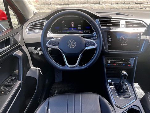 Certified 2023 Volkswagen Tiguan SE FWD image 4
