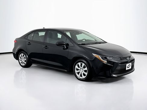 Used 2024 Toyota Corolla LE image 2