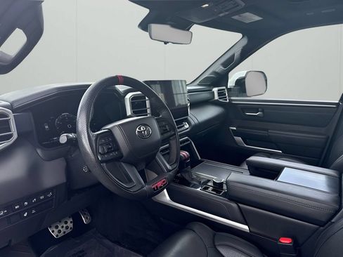 Used 2025 Toyota Sequoia Platinum AWD/4WD image 9