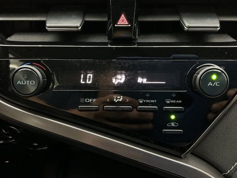Used 2021 Toyota Camry SE FWD image 35