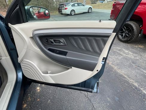 Used 2010 Ford Taurus SEL image 25