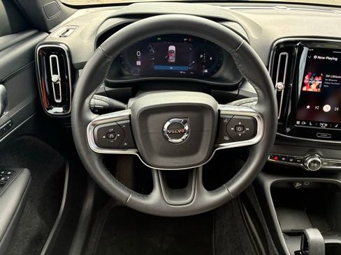 Used 2025 Volvo XC40 B5 Core AWD/4WD image 14