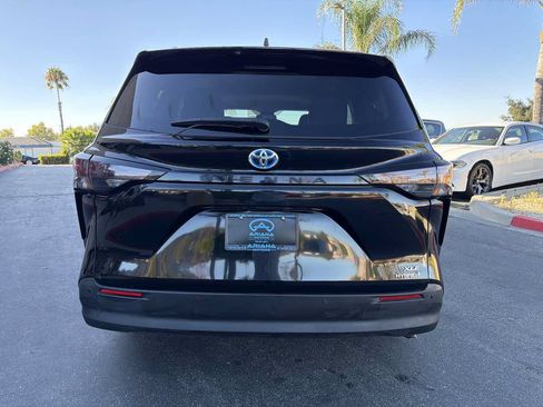 Used 2024 Toyota Sienna XLE FWD image 27