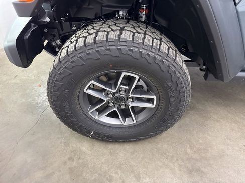 New 2025 Jeep Gladiator Mojave w/ Convenience Group image 19