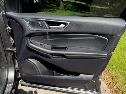 Used 2020 Ford Edge Titanium FWD image 39