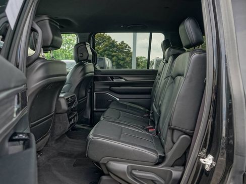 Used 2024 Jeep Wagoneer Series II w/ Flexible Seating Group AWD/4WD image 23