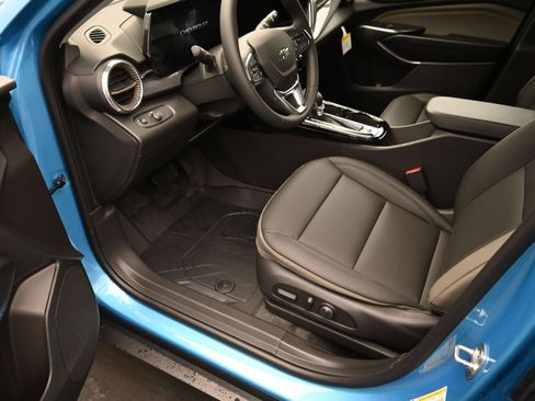 Used 2025 Chevrolet Trax ACTIV FWD image 27