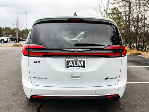 Used 2023 Chrysler Pacifica Limited FWD image 9