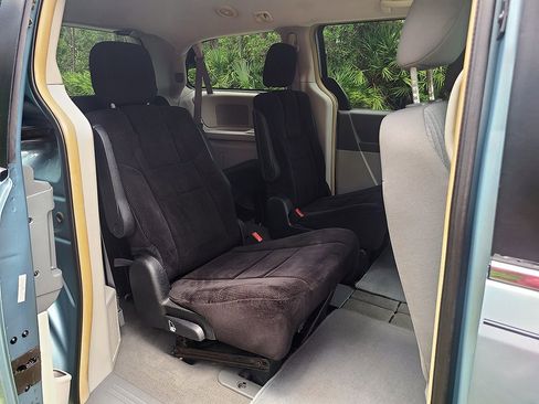 Used 2009 Chrysler Town & Country LX w/ Entertainment Group #1 image 19