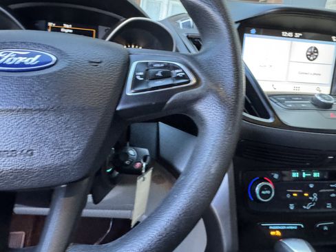 Used 2017 Ford Escape SE w/ Equipment Group 201A image 22