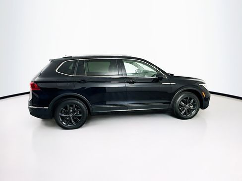 Used 2024 Volkswagen Tiguan SE image 10