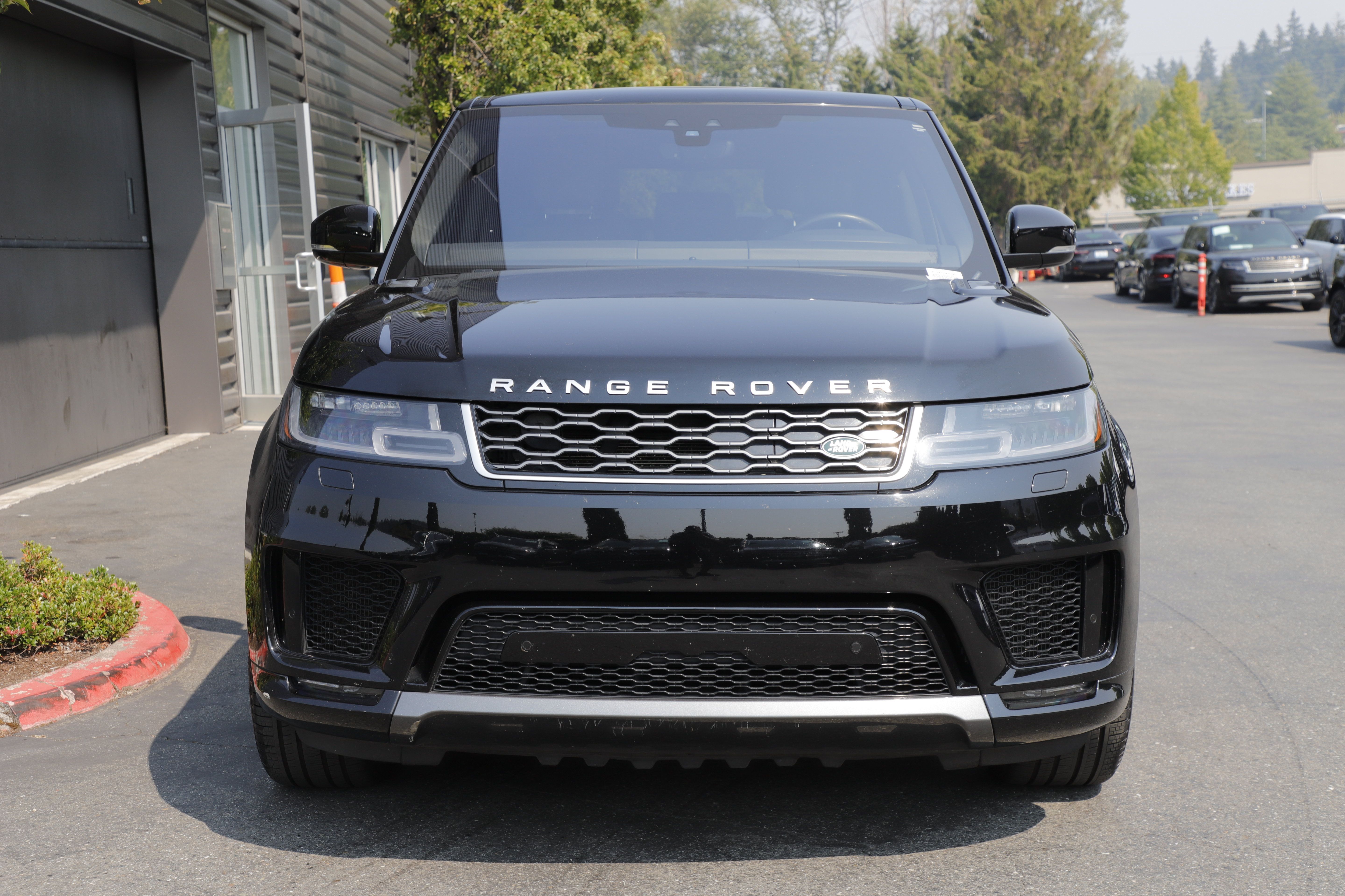 Used 2020 Land Rover Range Rover Sport HSE AWD/4WD image 3