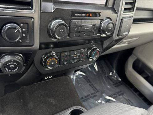 Used 2019 Ford F150 XLT w/ Equipment Group 302A Luxury AWD/4WD image 15