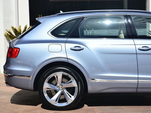 Used 2019 Bentley Bentayga AWD/4WD image 9