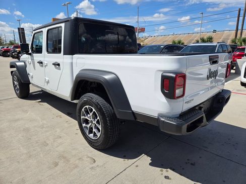 Used 2025 Jeep Gladiator Sport AWD/4WD image 5