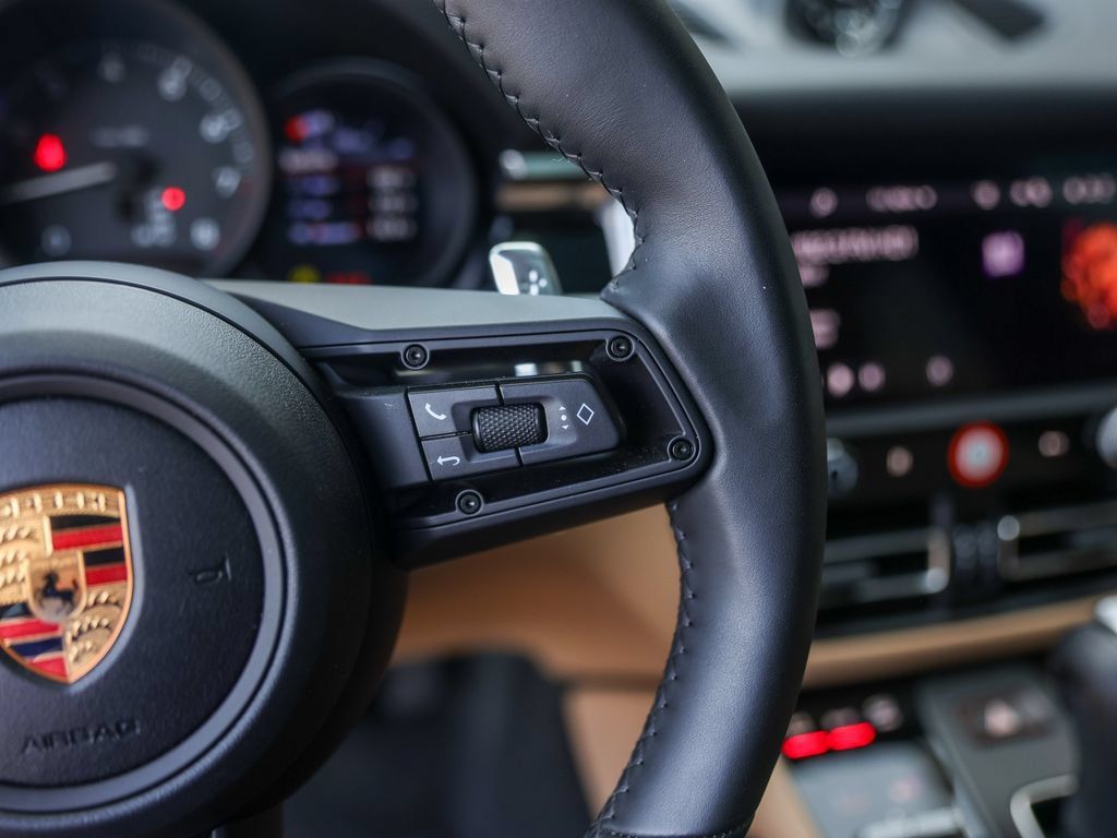 Certified 2026 Porsche Macan AWD/4WD image 17