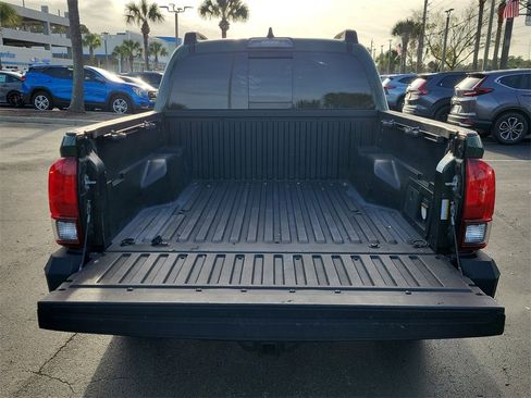 Used 2021 Toyota Tacoma SR5 w/ Trail Edition image 11