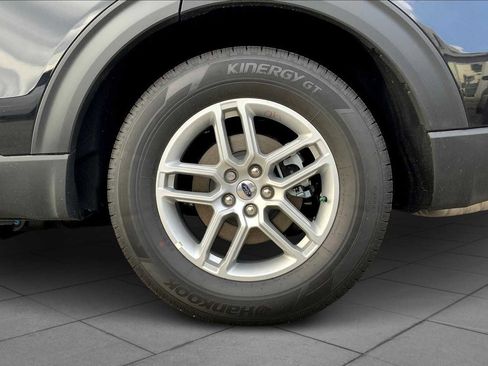 New 2025 Ford Explorer Active w/ Active Comfort Package image 12