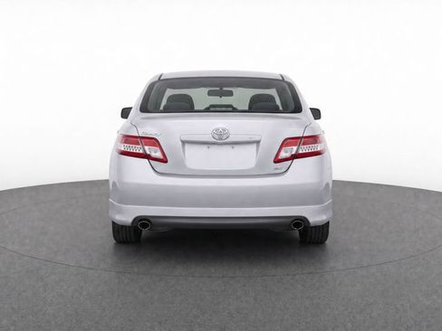 Used 2010 Toyota Camry LE FWD image 3