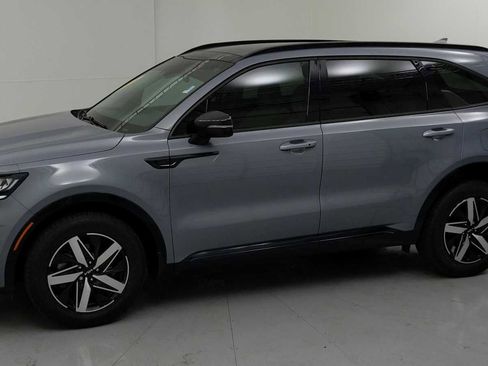 Used 2023 Kia Sorento S w/ Panoramic Sunroof Package FWD image 5