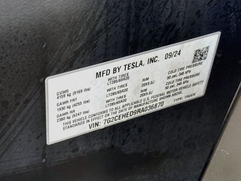 Used 2024 Tesla Cybertruck AWD Crew Cab image 31