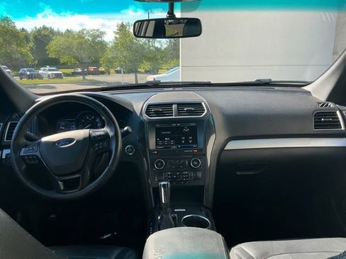 Used 2016 Ford Explorer XLT w/ Equipment Group 202A AWD/4WD image 2