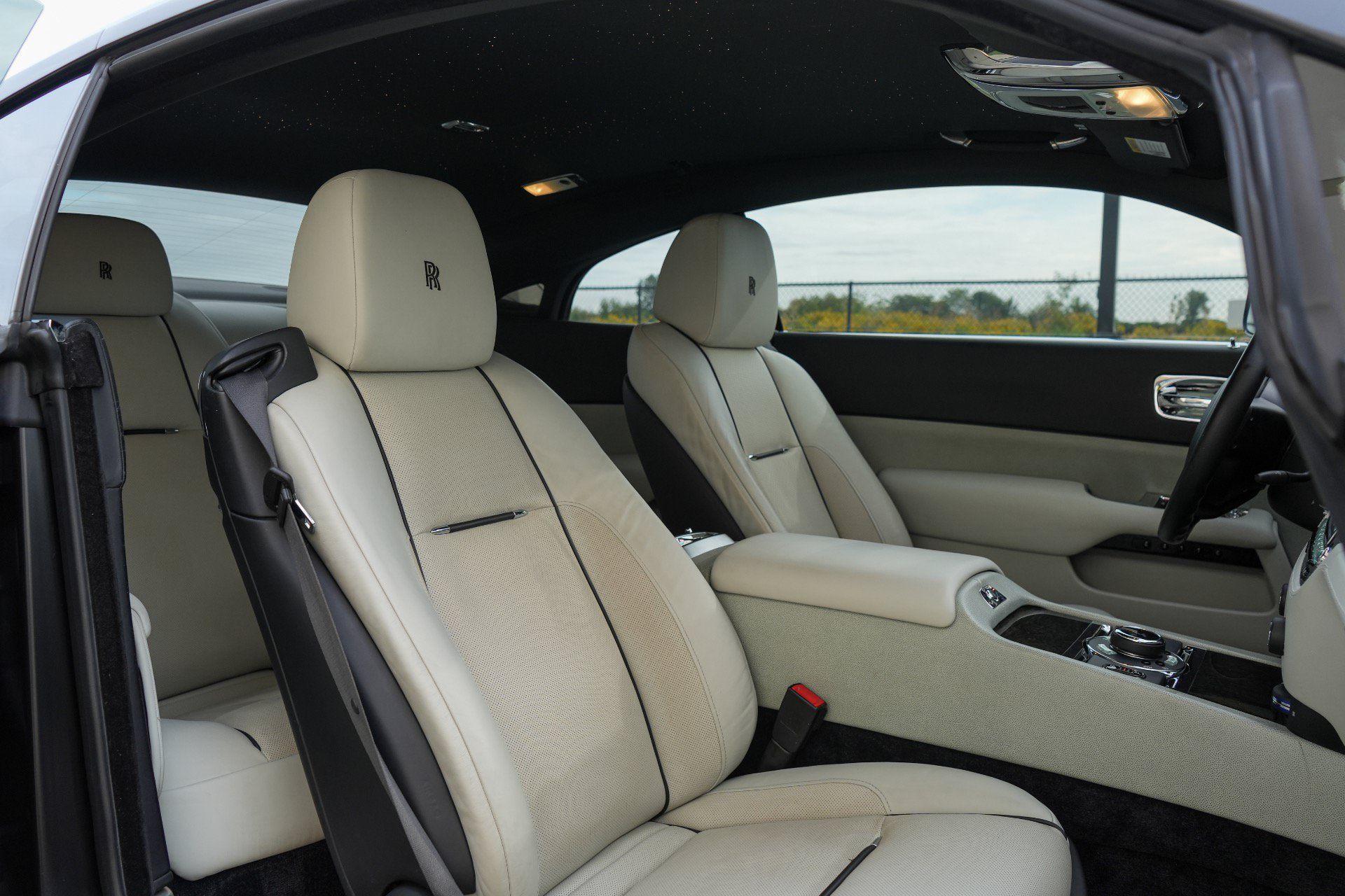 Used 2015 Rolls-Royce Wraith RWD image 24