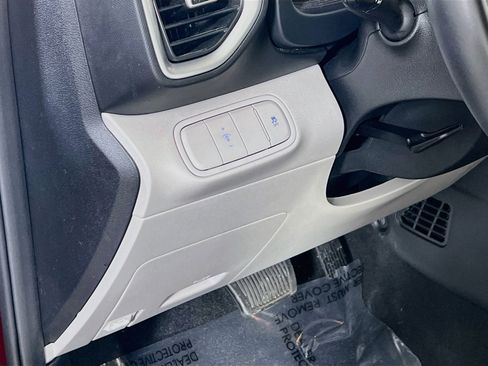 Used 2023 Hyundai Venue SEL FWD image 10