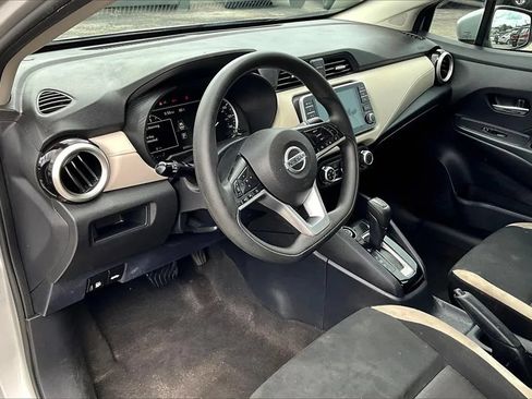 Used 2022 Nissan Versa SV w/ Electronics Package FWD image 12