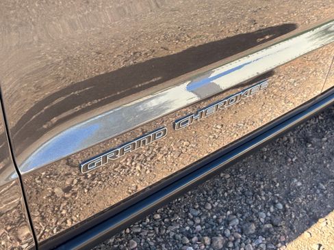 Used 2019 Jeep Grand Cherokee Limited image 24