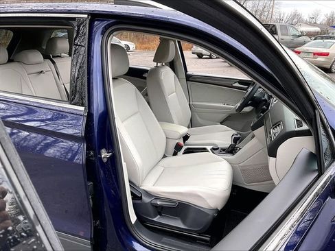 Used 2022 Volkswagen Tiguan SE image 11